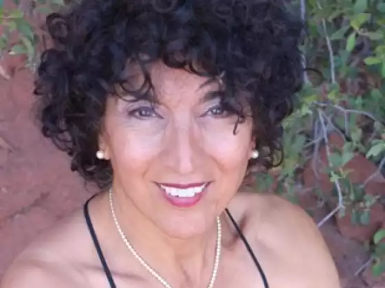 Vishali Shahin,
Health & Wellness, Spirituality
Expert at Paket „Meditation für den Alltag“.